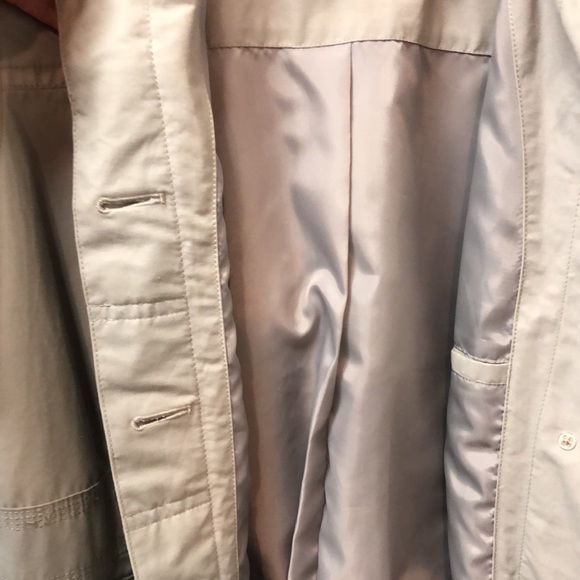 Eddie Bauer Women’s Rain Coat - Picture 6 of 10